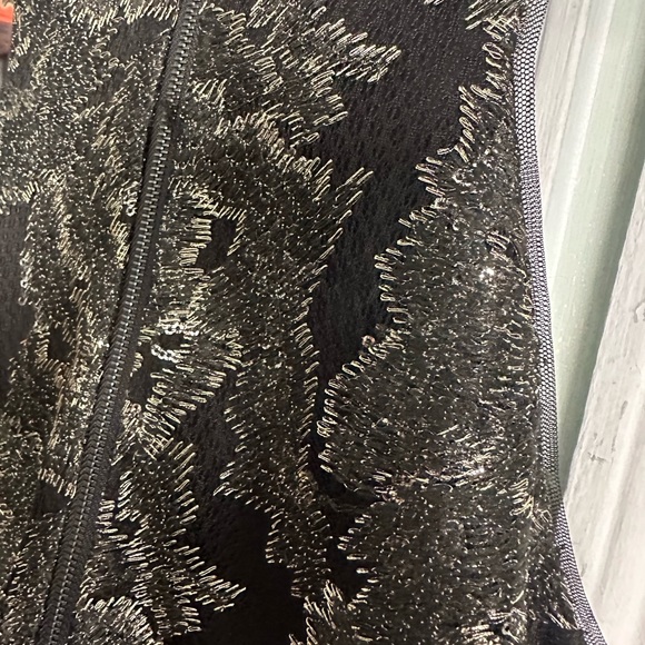 Vera Wang Women's Metallic Embroidered Mock Neck High Low Dress Size 14 - Picture 9 of 14